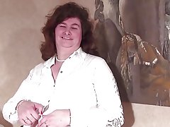 Big stara babcia z pochwy owłosione